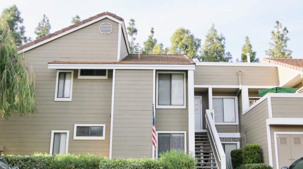 Front building view of the Heather Ridge community in Aliso Viejo, CA on a clear day