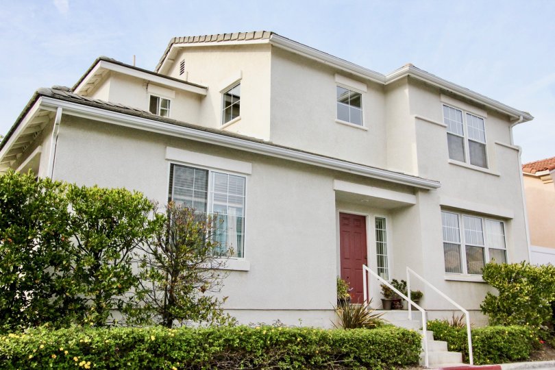 Corner lot house with main entrance on the side with double car garage and stucco siding in San Simeon