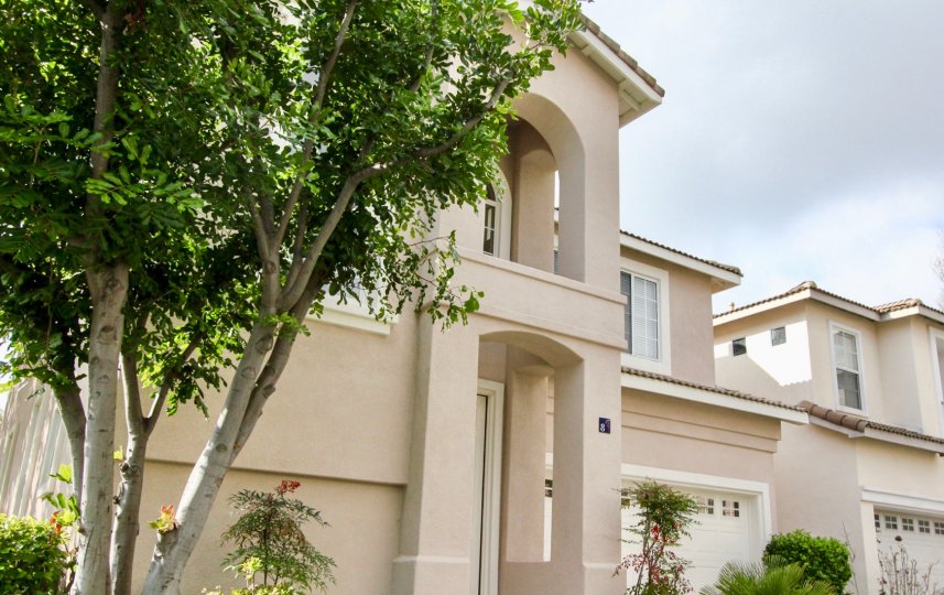 Wonderful modern family home located in the great community of Tivoli II