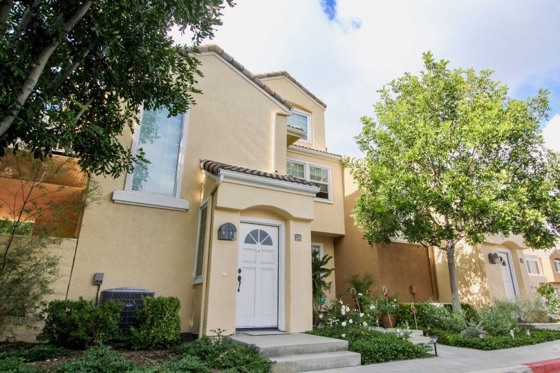 THE HOUSE IN THE VILLAS SOUTH WITH THE AC, PLANTS, TREES