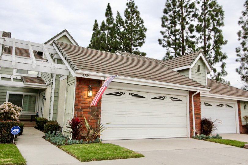 THE 4585 APARTMENT IN THE CANYON TERRACE TOWNHOMES WITH THE SHUTTERS, LAWN, FLAG