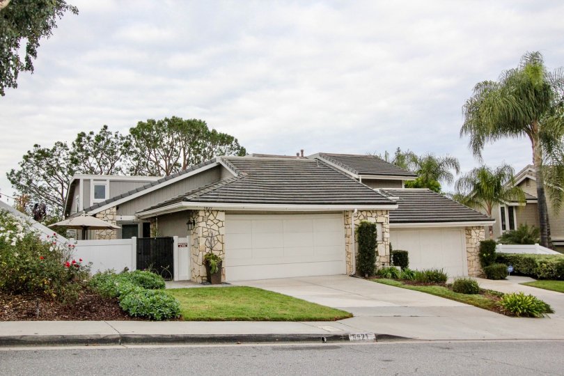 THIS IMAGE SHOWS THE HOUSES WHICH HAVE THE LAWN, PLANTS AND THE LOT OF TREES ARE LOCATED IN THE CITY OF ANAHEIM HILLS