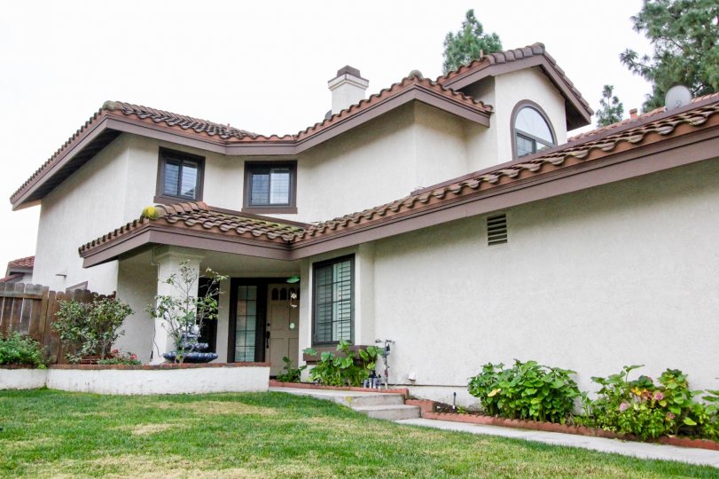 THE BEAUTIFUL HOUSE WITH LAWN, PLANTS ARE THERE IN THE COMMUNITY OF KINGS MEADOW