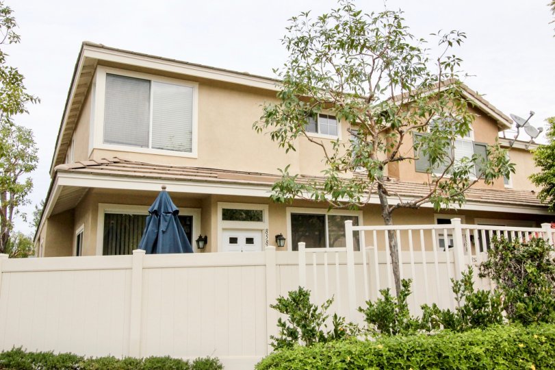 THIS IMAGE VIEWS HOUSE WITH PLANTS, TREES ARE SITUATED IN THE COMMUNITY OF SUMMIT PARK