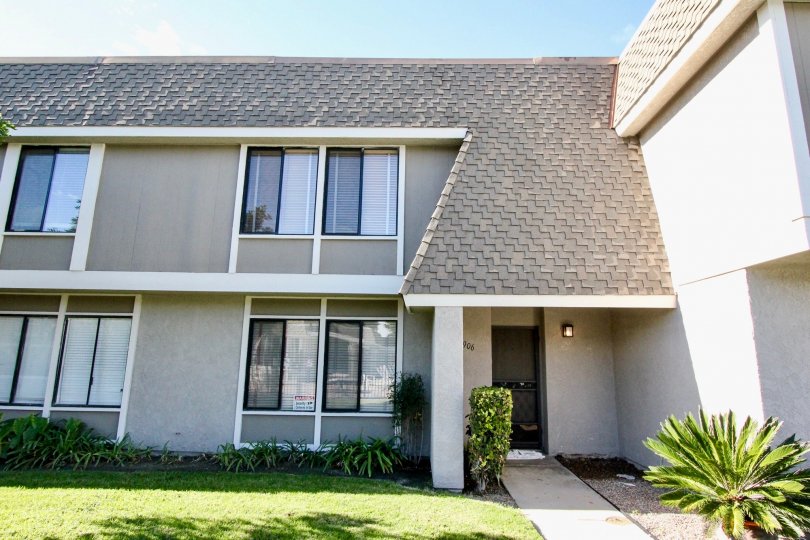 Broadmoor Arms House Building Location With Beauty at Anaheim City
