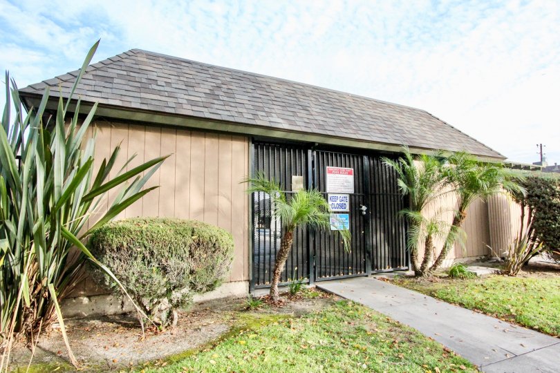 THE HOUSE IN THE RIDGEWAY PARK EAST WITH THE GRASSLAND, KEEP GATE CLOSE GATE