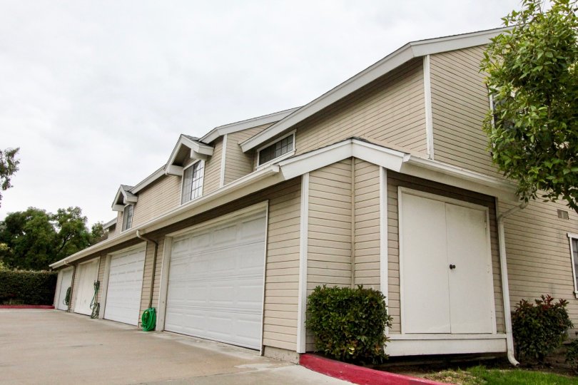 THIS IMAGE SHOWS THE HOUSE UNDER THE SHEDS, ON EACHSIDE PLANTS, TREES ARE THERE IN ANAHEIM CITY