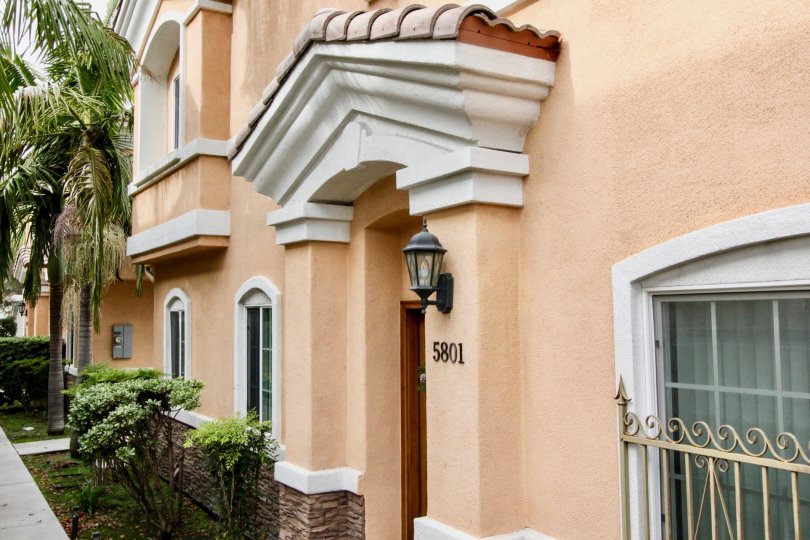 THE 5801 FLAT IN THE BUENA PARK VILLAS WITH THE PLANTS, GRASSES