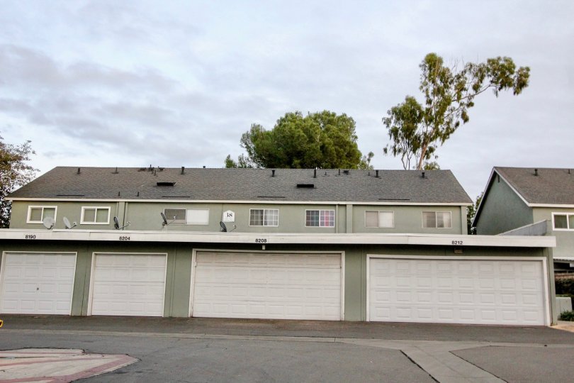 The 38th Villa in Monticello Townhomes has connected with five dish antenna with car shed