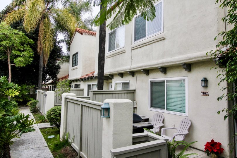 A cloudy day in the Palm Villas with an apartment.