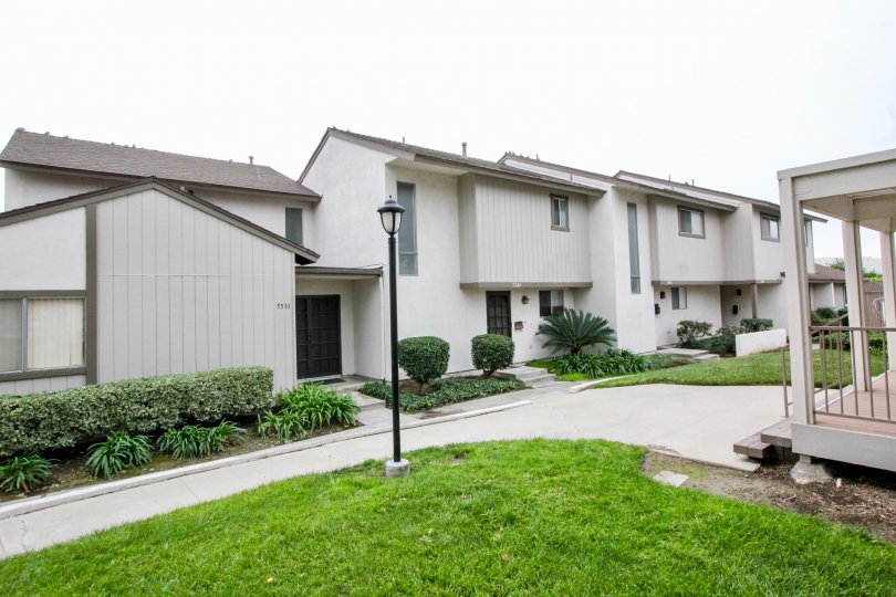 THIS APARTMENTS IN BUENA PARK, WHICH HAVE THE BEAUTIFUL LAWN, PLANTS LIGHT LAMP PATHWAY ARE THERE