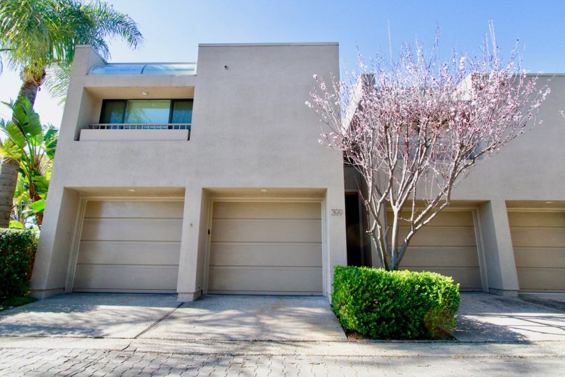 Bay View Terrace Costa Mesa California building is light biscuts color paint apply balcony window and glass attached