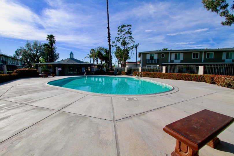 The French Quarters community is a combination of single family homes and townhomes. This community was built in 1964. The average square footage in French Quarters ranges between 1, 040 square feet and 1, 620 square feet. The prices are in the 220, 000 d