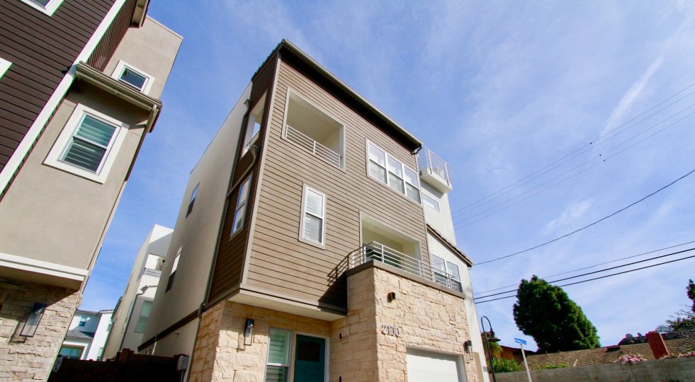 the seabreeze the bulidinds is awesome for beside house in costa mesa in ca