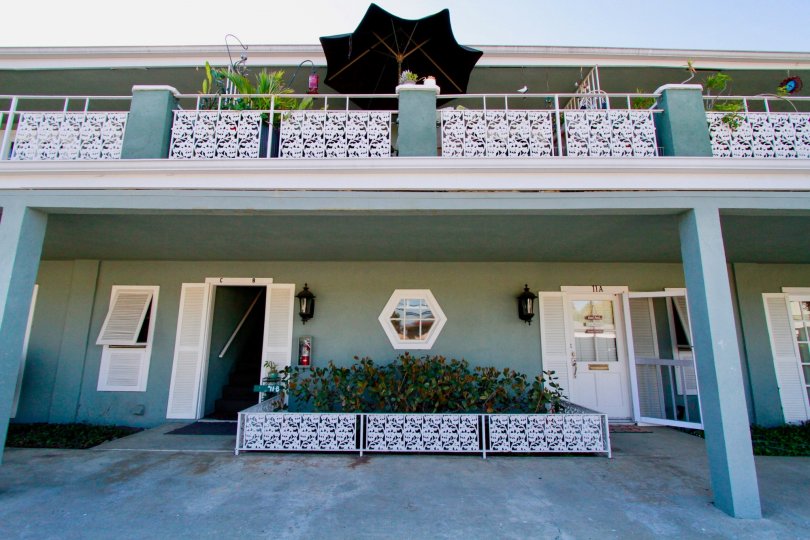 the tready and different umber in top of a moden house which is sutivated in vendome condominius, costa mesa of california