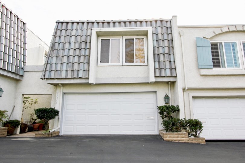 a warm day in the dana bluffs with house that has roofless top on window