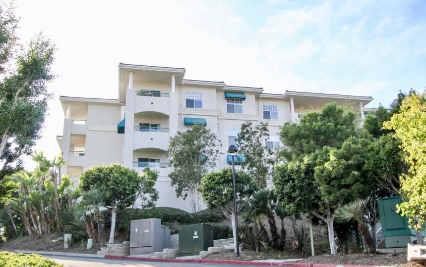 The Apartment in The Fountains at Sea Bluffs has many floors with light lamp