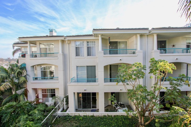 A sunny day in the Fountains at Sea Bluffs with an apartment and blue sky.