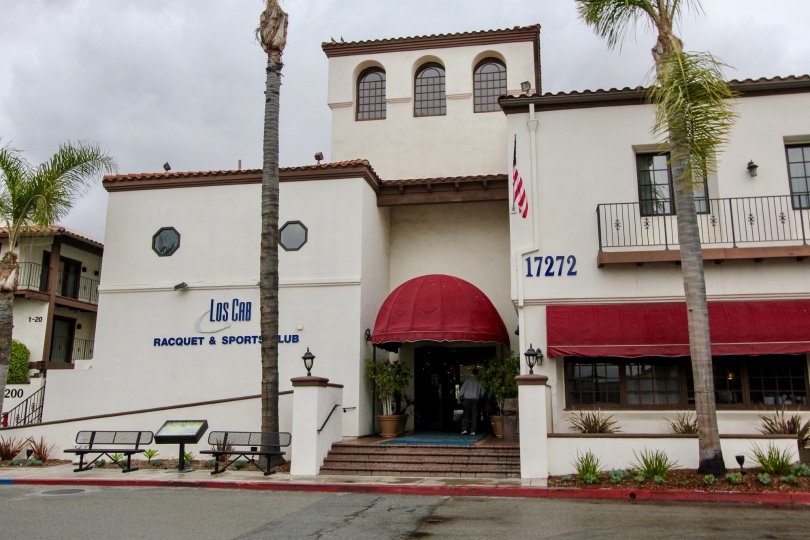 A sign in front of the building Los Cab Racquet & sportsclub located in the community Los Caballeros.