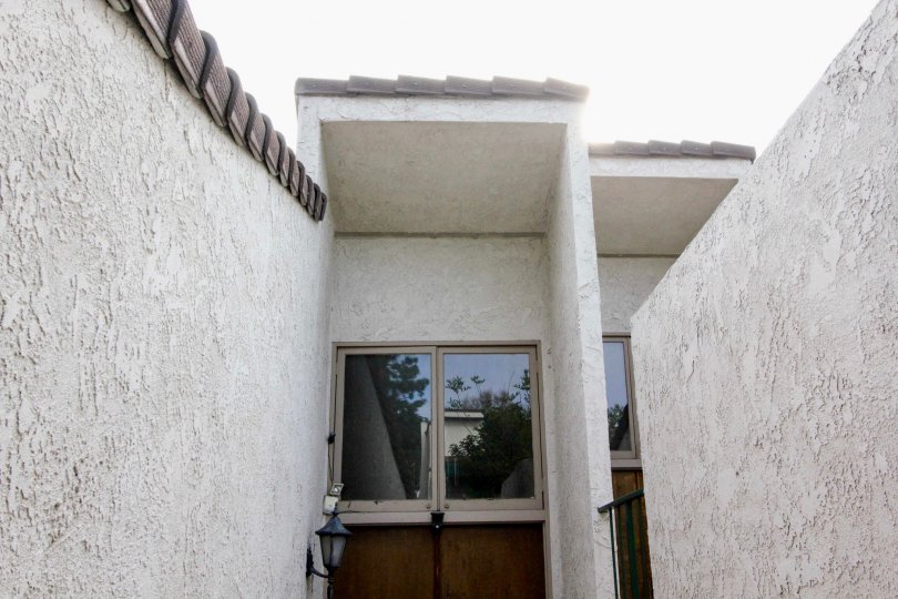 Casa Del Vista Fullerton California shrink model wall designs in dull color with cooling glass doors