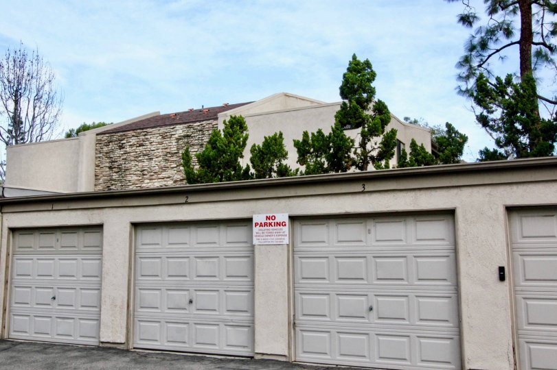 Park Ridge Fullerton California long street side wall with square design in that with name board