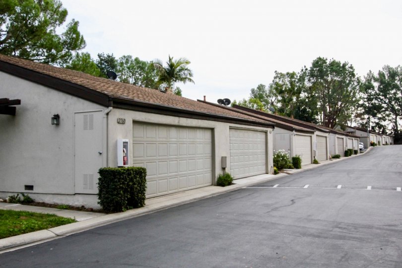 THERE IS A COTTAGE OF IN FRONT OF THE ROAD IN PARK VIST IN FULLERTON CALIFORNIA