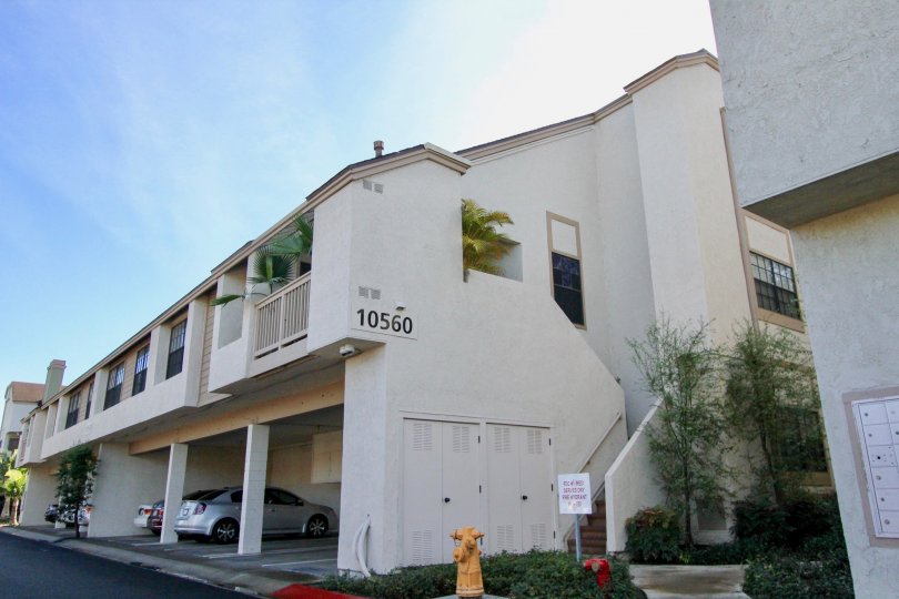 THIS REPRESENTS THE APARTMENTS WHICH THE NUMBERBOARD, CAR SHED, SIDE BY PLANTS ARE PLANTED AND HAS THE STEP, ALSO HAVE THE ROADWAY IN THE COMMUNITY OF LAKESIDE