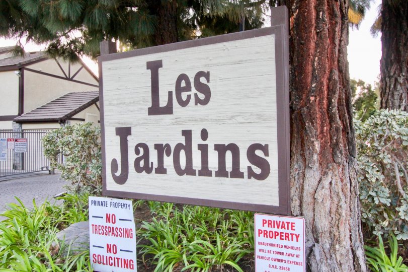 THE HOUSE IN THE LES JARDINS WITH THE LES JARDINS WALL, PLANTS, TREES