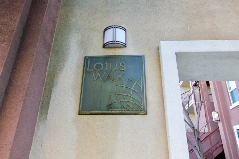 THE HOUSE IN THE LOTUS WALK WITH THE LAMP, LOTUS WALK BOARD