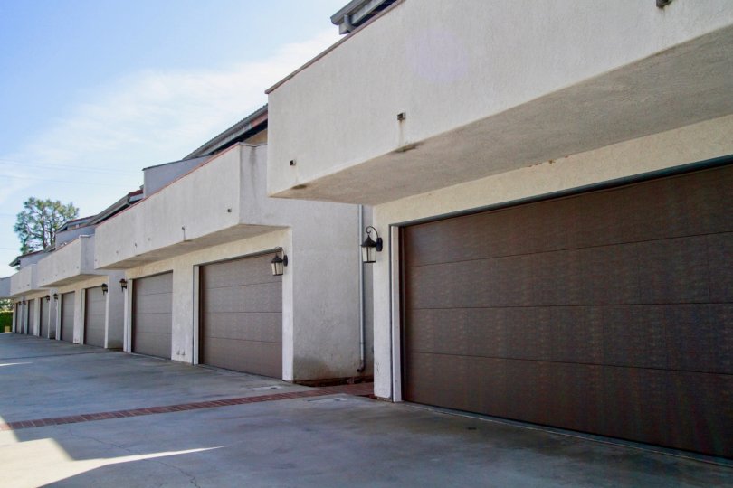 Crestview Estates apartment with a garage and lamp on a sunny day.