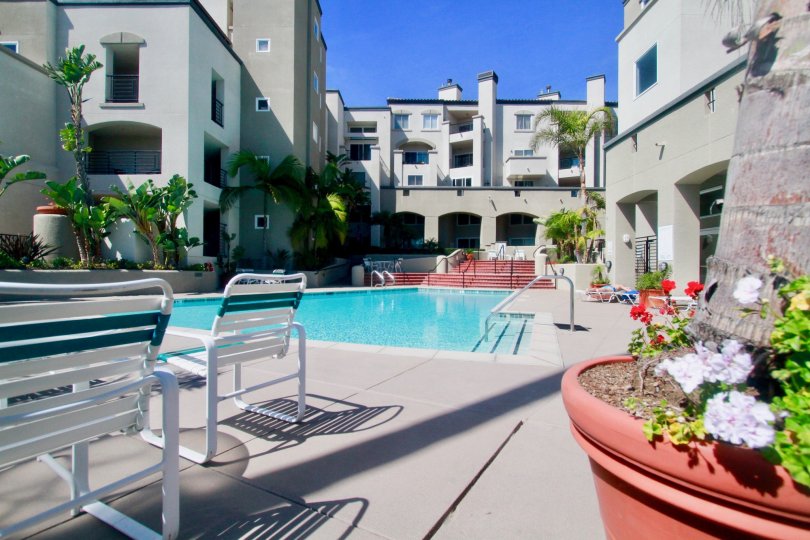 the pier colony hat lot of people in it so it need large swimming pool and lot os chairs