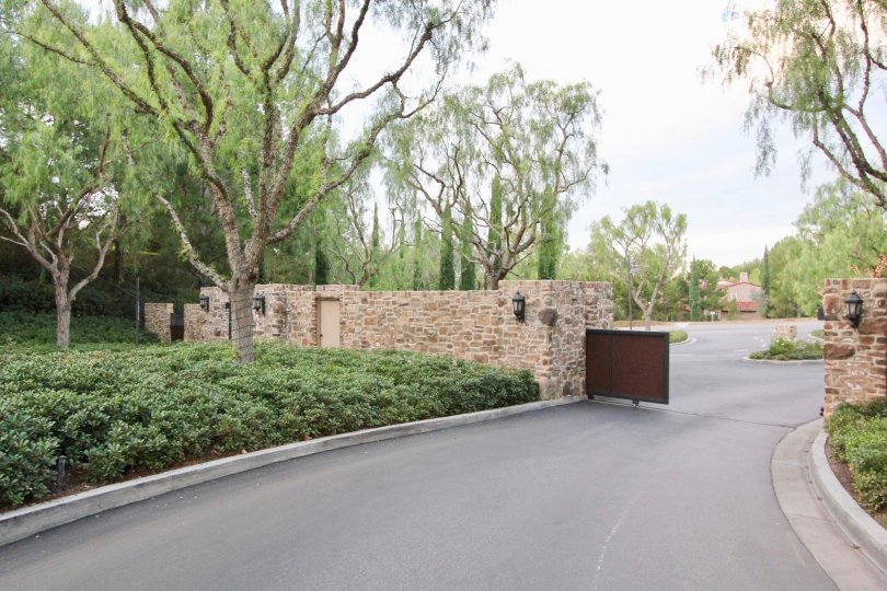 Arborel Entry place with Attractive Green Garden At Irvine City
