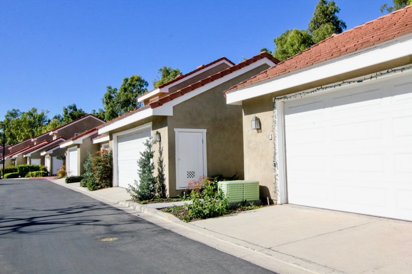 THE FRONTVIEW OF SHETTER WITH PLANTS, BACKSIDE TREES ARE THERE IN THE CITY OF IRVINE
