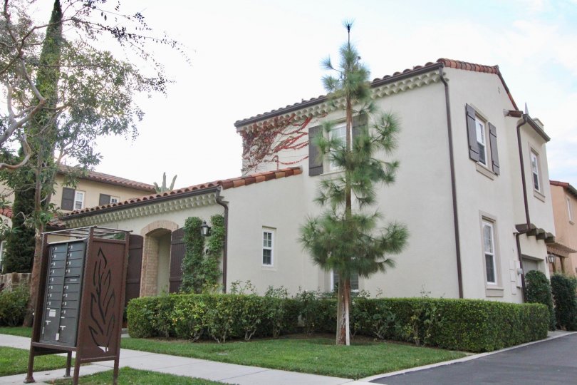 A house with massive entrance and a post box for a group of house in ChantoryIrvine californis