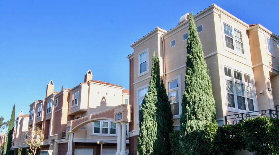 Tall trees placed before to the Apartment in Corte Bell Villas