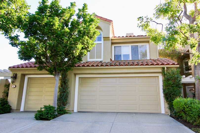 A two-storey unit in the Turtle Rock Pointe community with three carport.