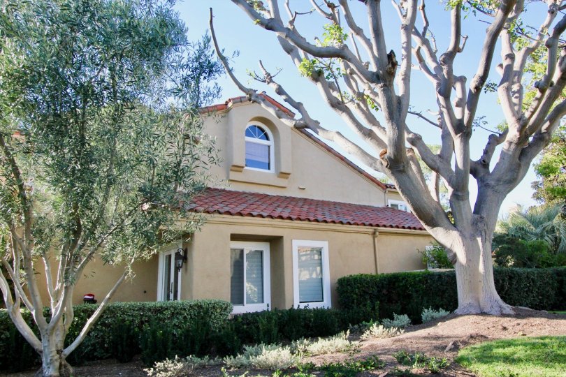 A two-storey residence in Turtle Rock Pointe community cream walls and roof tiles.