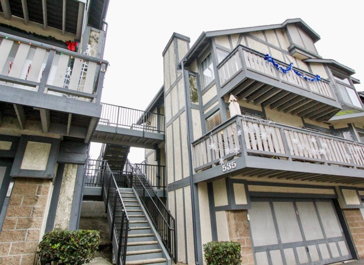 Some apartments near the road side in the Heritage Walnut with some shrubs.