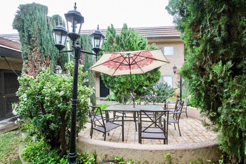 A resting place near the home in the La Venezia with some plants and shrubs.