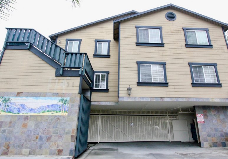 A lovely, good looking and huge house in Mountain View Villas.