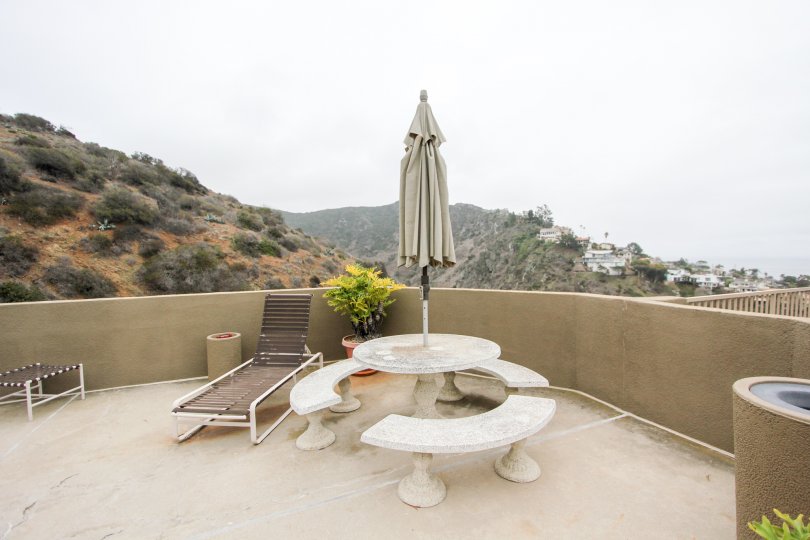 THE MOUNTAIN IN THE LAGUNA OCEAN VISTA WITH THE CHAIRS, UMBRELLA, FLOWER POT