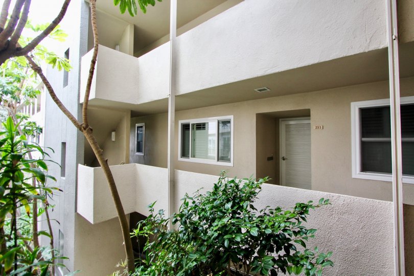 the table rock is a apartment unit house of the laguna beach in ca