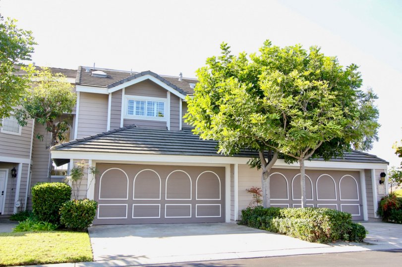 White decoration sits on front of tan garage doors at the Beacon Hill Vistas