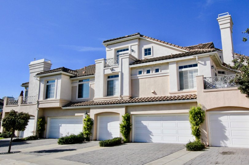 Laguna Niguel is located in the San Joaquin Hills in the southeastern corner of Orange County, close to the Pacific Ocean