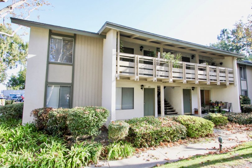 Villa with upstairs and steps with lawn in Hillhurst Condos in Laguna Niguel