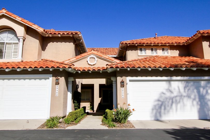 the jamaica is a participation of two buildings in laguna niguel city in california