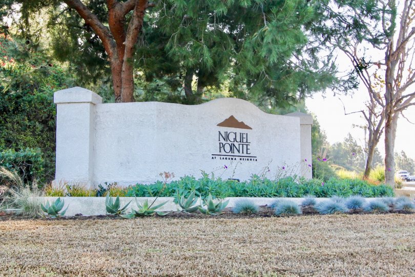 Colourful wall at Niguel Pointe in Laguna Niguel, Califronia