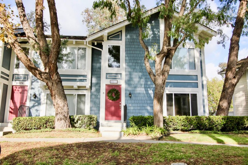 Sparrow Hill condos are located in the coastal community of Laguna Niguel. The community is ideally located close to the Mission Viejo mall and the 5 freeway. The condos were originally built in 1984 and feature two to three bedroom floor plans that range