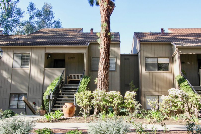 Laguna Niguel is located in the San Joaquin Hills in the southeastern corner of Orange County, close to the Pacific Ocean