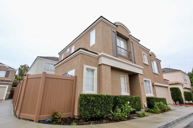 brown two story townhomes in brittany at foothill ranch community in lake forest california